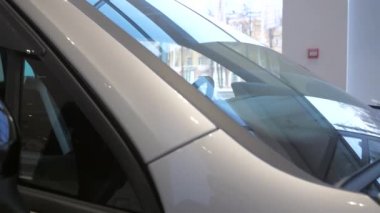 02 / 14 / 2020 Nizhny Novgorod Rusya. Volkswagen Motor Fuarı 'nda çekim. Yeni araba