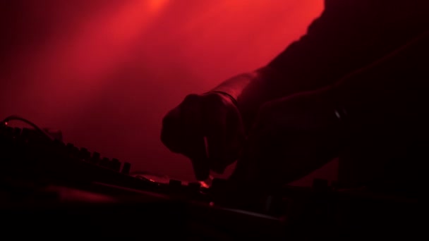 Partide Bir Set Çalar Müzik Aletleri Parti Işıklarından Gelen Işık — Stok video