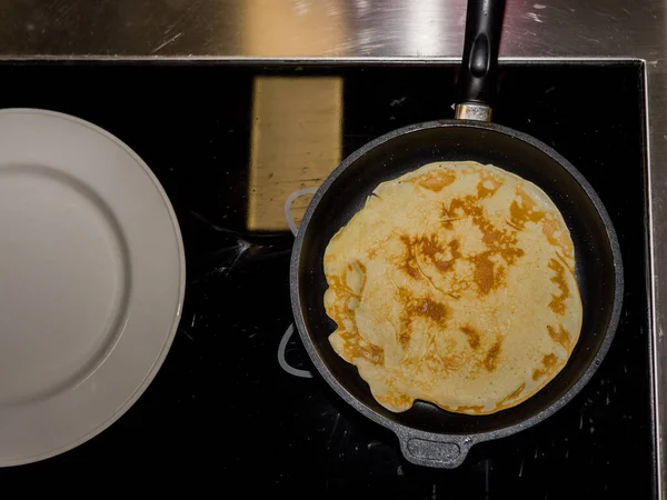 Process Making Pancakes Cook Kitchen Makes Dough — Stock Photo, Image