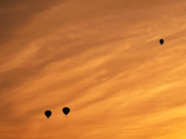 Ballonnen Vliegen Stad Warme Zomeravond Ballonfestival Goedenavond — Stockfoto