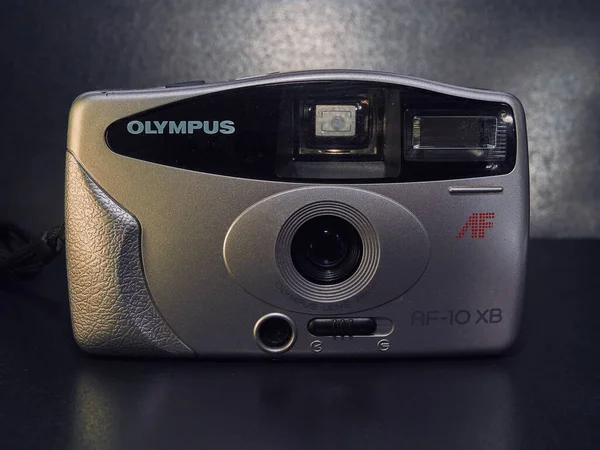 Cámara Película Compacta Olympus Encuentra Sobre Mesa Fotografía Cerca Luz —  Fotos de Stock