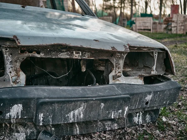 Porzucone Zniszczone Samochody Post Apokaliptyczne Spojrzenie Słoneczny Dzień — Zdjęcie stockowe