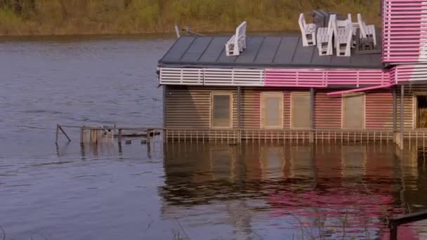 Dränkte Landningsplatsen Vid Floden Halv Borta Vatten — Stockvideo