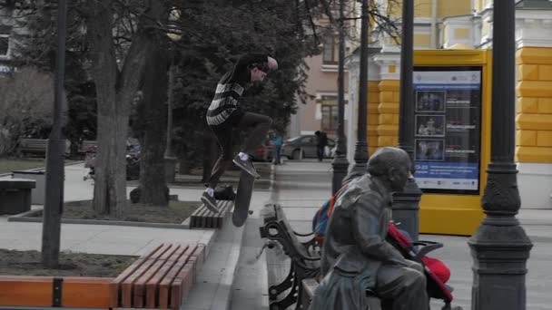 April 2019 Nizjni Novgorod Skateboarders Rijden Springen Skateboards Dag — Stockvideo