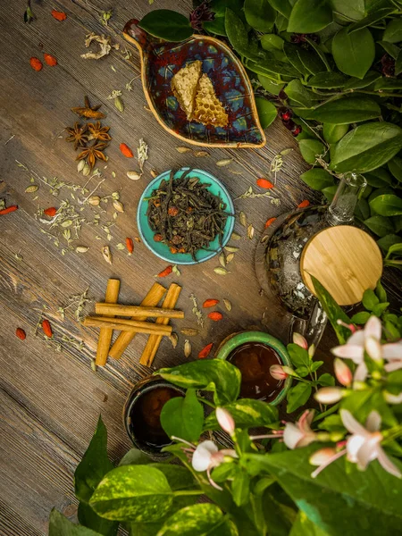 Çay Seremonisi Hazırlığı Kasede Çay Yapımı Bardaklar — Stok fotoğraf