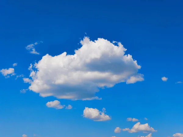 Pittoresca Vista Del Bellissimo Cielo Blu Con Soffici Nuvole Bianche — Foto Stock