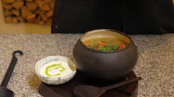 Zupa Pieca Świeżo Ugotowane Danie Ogniu Szef Kuchni — Wideo stockowe