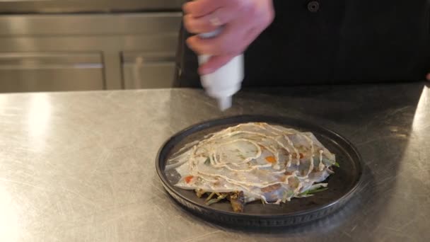 Cocinar Una Deliciosa Ensalada Con Verduras Parrilla Carne Asada — Vídeos de Stock