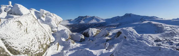 Paisaje Montaña Invierno Con Vistas Valle Del Bosque Foto Panorámica —  Fotos de Stock