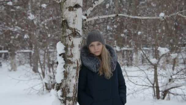 Bela Menina Retrato Movimento Inverno — Vídeo de Stock