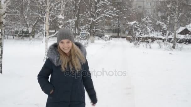 Krásná Dívka Portrét Pohybu Zimě — Stock video