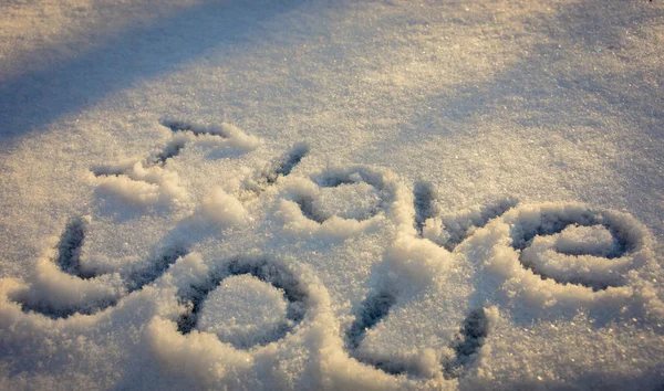 Inskriptionen på snön jag älskar dig — Stockfoto