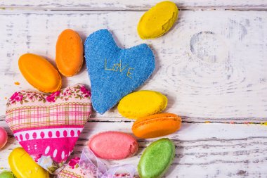 Kalpler şeker reklam, arka planda tatlılar için