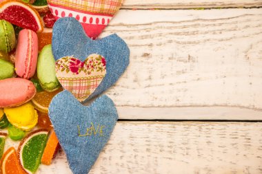 Kalpler kartpostallar, arka planda tatlılar için