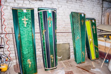 Cenaze aksesuarları ambar üretiminde tabutlarda