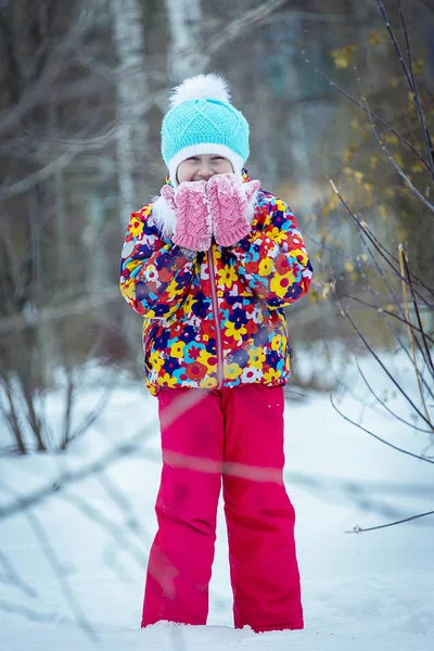 Barn vinter i parken — Stockfoto
