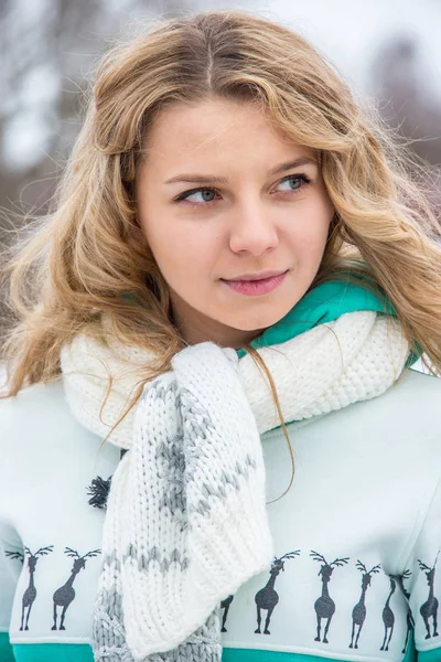 겨울에 찍은 소녀 사진 — 스톡 사진