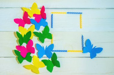 Kelebek çerçeve ve arka plan üzerinde