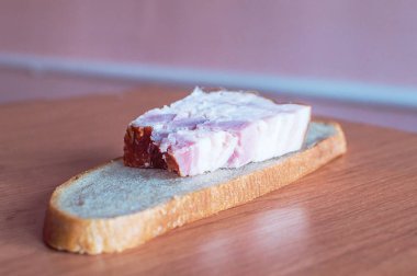 Pastırma sandviç ile ekmek