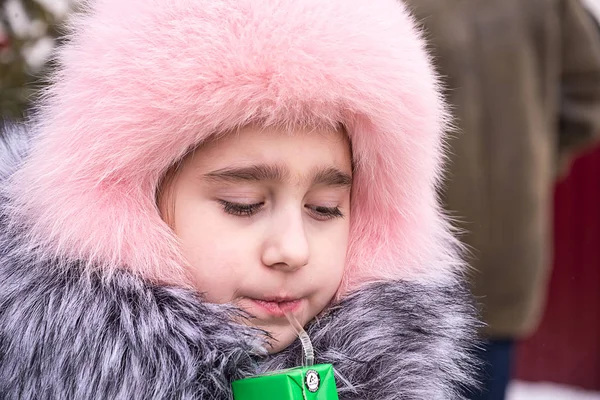 Baby drink juice — Stock Photo, Image