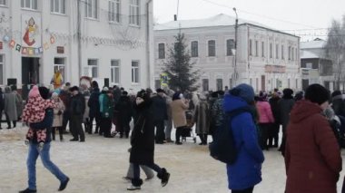 Kış karnavalı insanlar