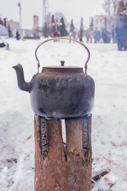 çaydanlığı ateşe