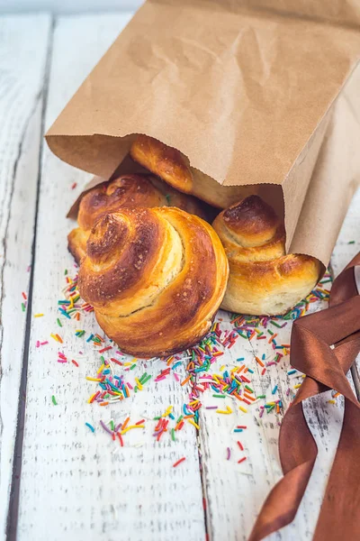 fresh rolls, twisted, sweet muffin