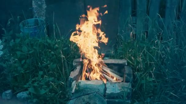 Quemaduras Fuego Con Ladrillos Noche — Vídeos de Stock