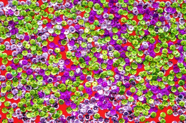 Doku. Kırmızı arka planda örümcekler. Yukarıdan görünüşü.