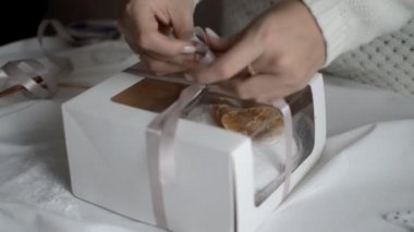 Bayram için krema şekerli lezzetli bir pasta hazırlıyorum.