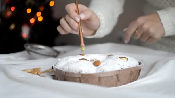 Φτιάχνοντας Ένα Νόστιμο Γλυκό Κέικ Άχνη Ζάχαρη Για Τις Διακοπές — Αρχείο Βίντεο