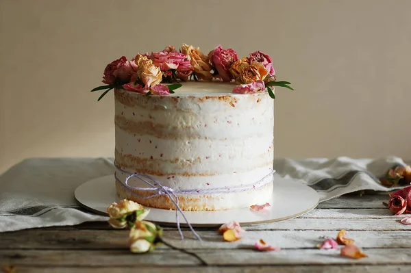 White Cream Cake Decorated Fresh Flowers Wooden Table Horizontal Photo — Stock Photo, Image