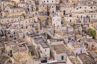 Eski evleri ve binaları şehir Matera, İtalya, eski taş mimarisi ve küçük Arnavut kaldırımlı sokakları, yukarıdan vurdu
