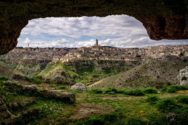 Vista Matera Italia Desde Una Las Cuevas Sobre Barranco Hermoso —  Fotos de Stock