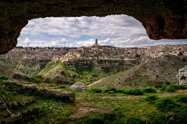 Vista Matera Itália Uma Das Cavernas Sobre Desfiladeiro Belo Panorama — Fotografia de Stock