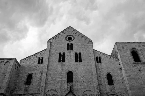 Black and white picture of the austere architecture of a cathedral in Bari, Italy