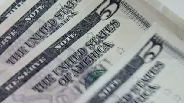 Primer plano del conteo de billetes de dólar. Imágenes UltraHD — Vídeos de Stock