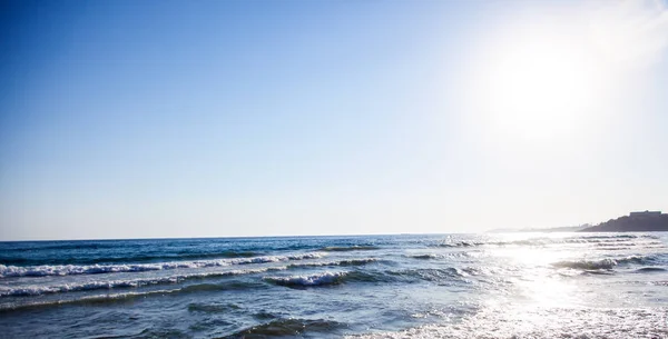 Hermosa vista del paisaje marino con sol brillante —  Fotos de Stock
