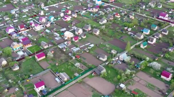 Vistas al dron en parcelas de jardín. Imágenes de vídeo de drones aéreos 4K — Vídeos de Stock