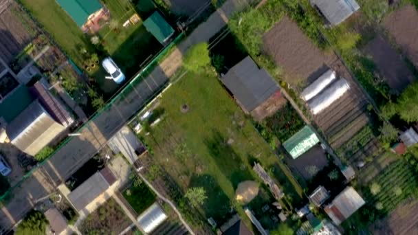 Κηφήνας άποψη για τις διανομές στον κήπο. 4K εναέρια drone βίντεο — Αρχείο Βίντεο
