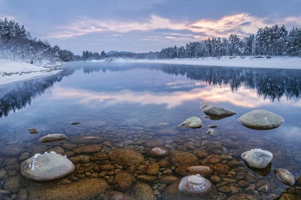 Paisagem matinal do rio siberiano — Fotografia de Stock