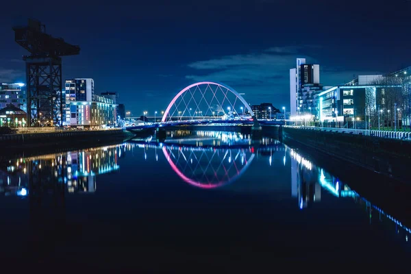 Clyde Yayı 'nın gece görüşü veya Doğu' dan Squinty Köprüsü ve Clyde Nehri, Glasgow, İskoçya