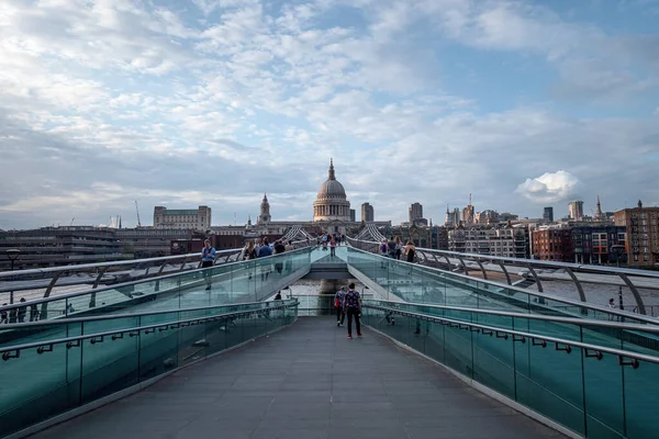 View of St. Pauls Cathedral from Millennium Bridge — Stock Photo, Image