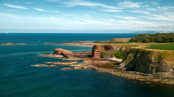 Vacker klippig havskust på Skottlands östkust — Stockfoto