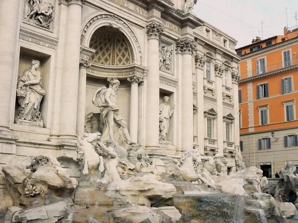 Italia, Roma, La Fontana de Trevi, diseñada por el arquitecto italiano Nic — Foto de Stock