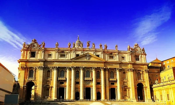 Italia, Roma, el Vaticano, la plaza de San Pedro y la Iglesia — Foto de Stock