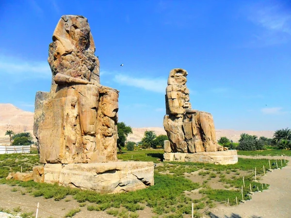 Egito, Norte da África, O Colossi de Memnon, Tebas, cidade de Luxo — Fotografia de Stock