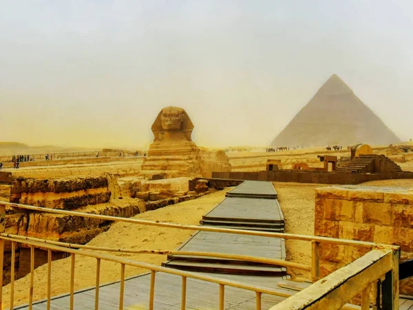 Le Piramidi e la Sfinge di Giza in Egitto, Medio Oriente — Foto Stock