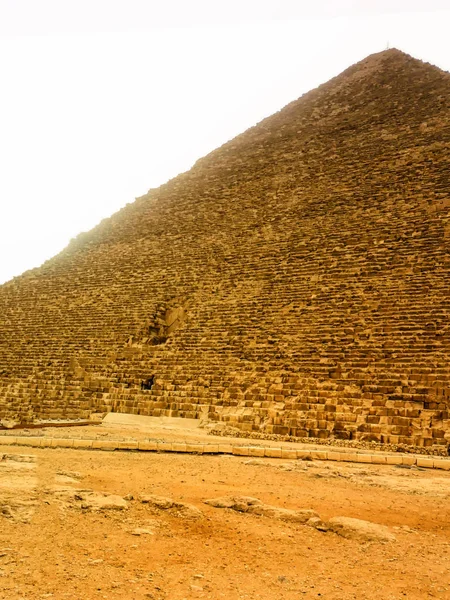 Las pirámides y la esfinge de Guiza en Egipto, Oriente Medio — Foto de Stock