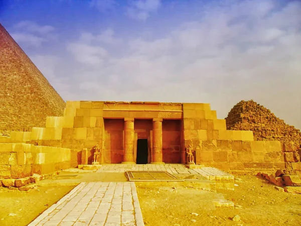 Піраміди і Сфінкс в Єгипті, на Близькому Сході — стокове фото